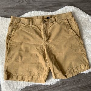 GAP Mens Khaki Shorts 34”